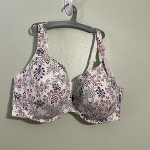 COPY - Cacique 44 DDD lightly lined T -Shirt bra NWT.  White with floral